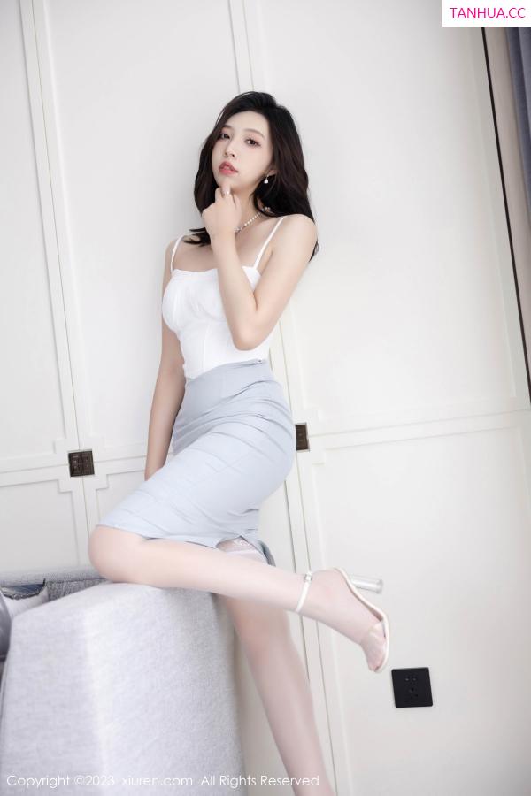郑颖姗  [XiuRen]高清写真图 2023.06.12 No.6898 郑颖姗Bev 丝袜美腿第10张图片